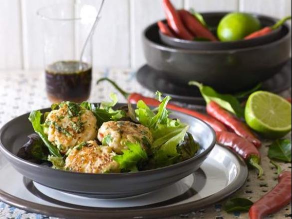 Salmon fishcakes with red capsicum and basil salad