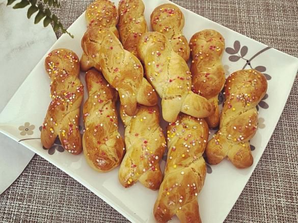 Mum’s Koulourakia (Greek Easter Biscuits)