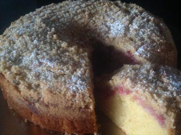 Strawberry Crumble Cake