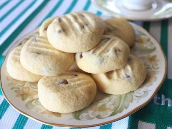 Easy Choc Chip Cookies