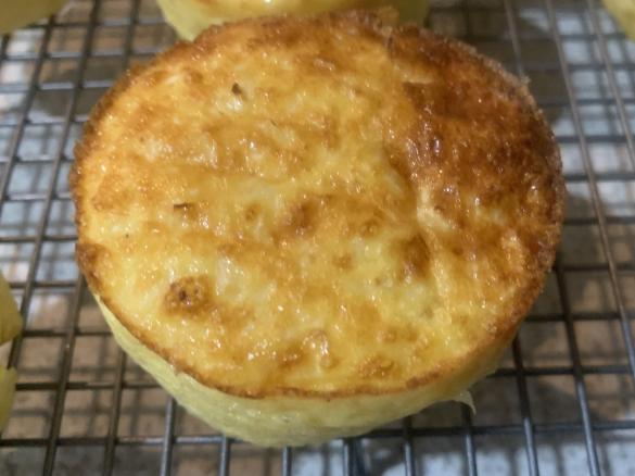 Low Carb Cheese and bacon Cauliflower muffins
