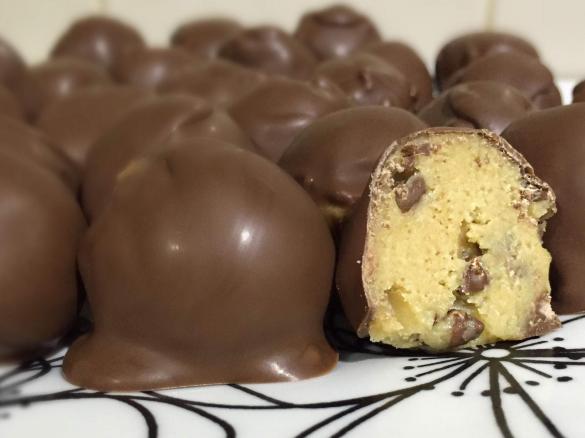 Choc Chip Cookie balls