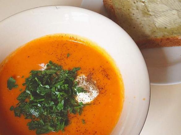 Spicy tomato and basil soup