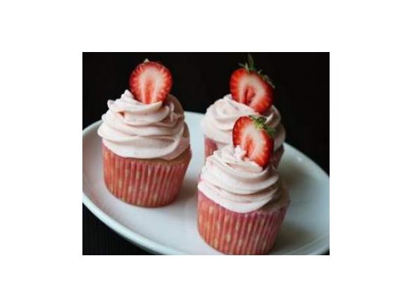 FODMAP Vanilla Cupcakes with Strawberry Cream Cheese Frosting