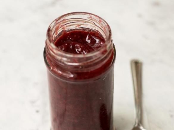 Strawberry & Rhubarb Jam {a healthy version}