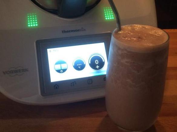 Paleo iced "chocolate" cacao milkshake - vegan dairy free single serve