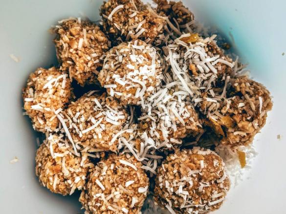 Lemon and coconut bliss balls 