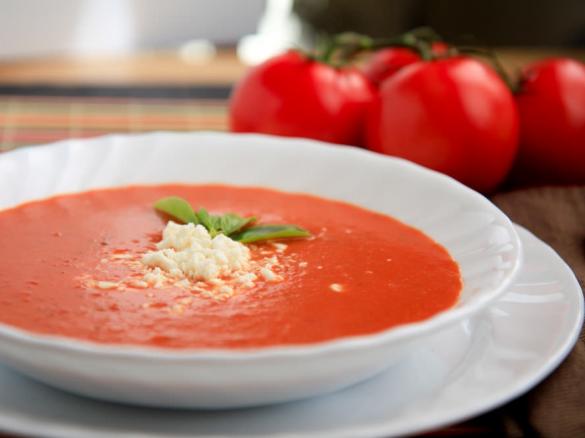 Fresh tomato soup