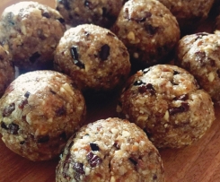 'Chocolate Chip' Bliss Balls