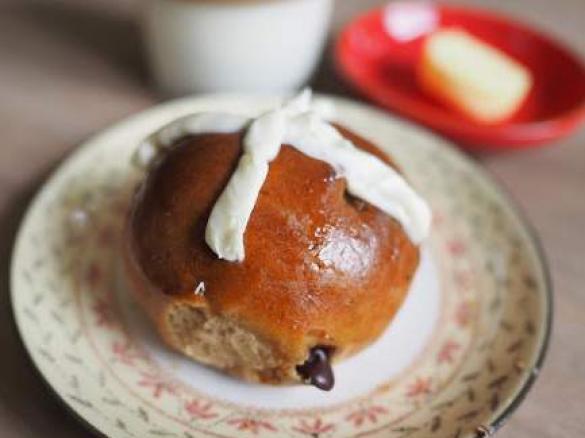 Choc chip buttermilk hot cross buns