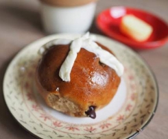 Choc chip buttermilk hot cross buns