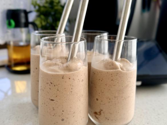 ELLA’S CHOC BANANA SMOOTHIE
