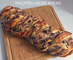RICOTTA AND OLIVE BREAD