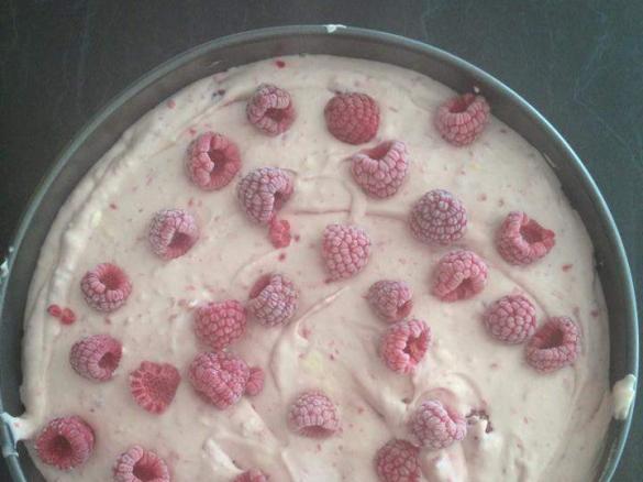 Raspberry and White Chocolate Cheesecake
