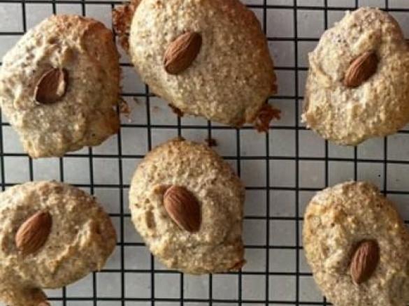 Chewy Almond Biscuits