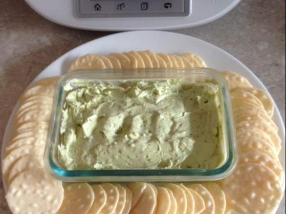 Avocado and goats cheese dip