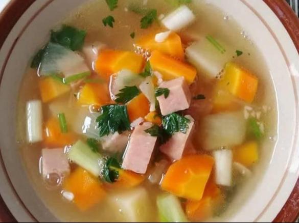 Chicken Soup with Luncheon by @levi_nathania