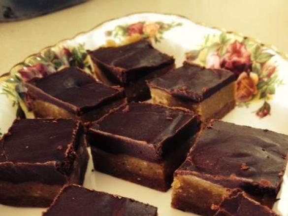 CHOCOLATE CARAMEL SLICE - RAW