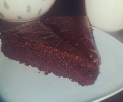 chocolate beetroot mudcake with avocado frosting