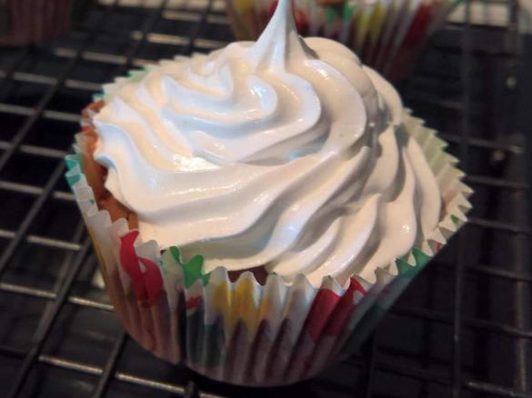 Choc meringue cupcakes