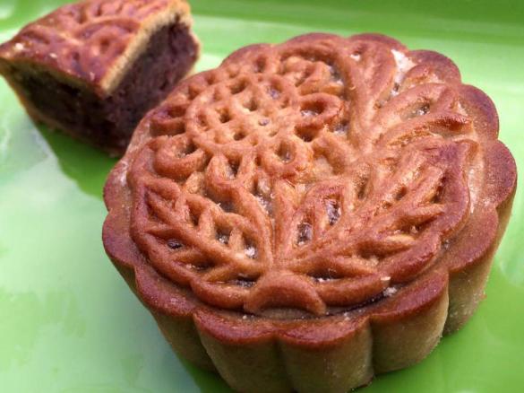 Traditional Mooncake with Red Bean paste