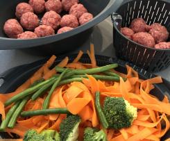 Meatballs with Sauce & Veggie Noodles