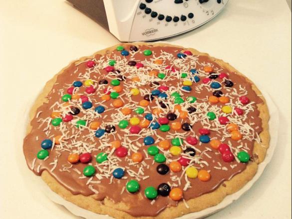 Rhys' Cookie Dessert Pizza