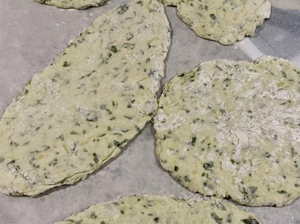 Easy Garlic & Spinach Naan Bread