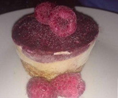 Mini Raw Raspberry Cheese cakes