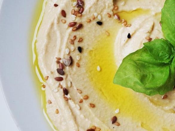 Simple, creamy Hommus