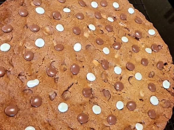 Mars Bar Cookie Cake