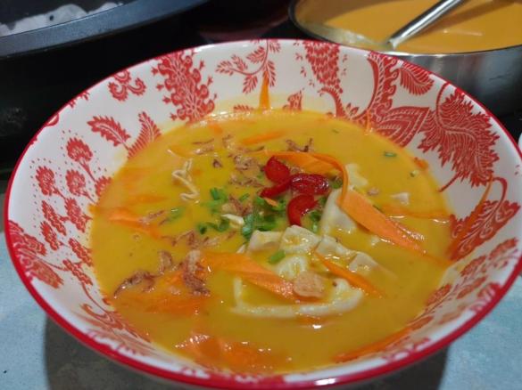 Creamy   Thai  Pumpkin  Soup  with  Dumplings