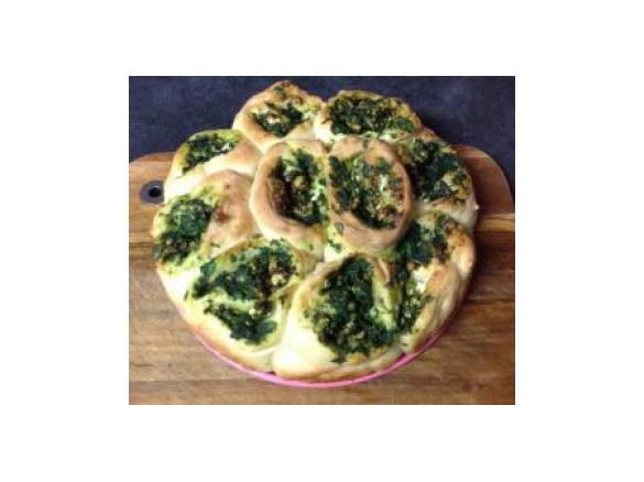Spinach, fetta and pinenut pull-apart bread