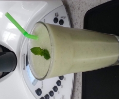 pineapple banana and cucumber smoothie