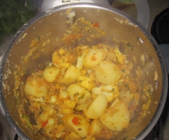 Cauliflower with potatoes- Inspired by Madhur Jaffrey's Aloo Gobi