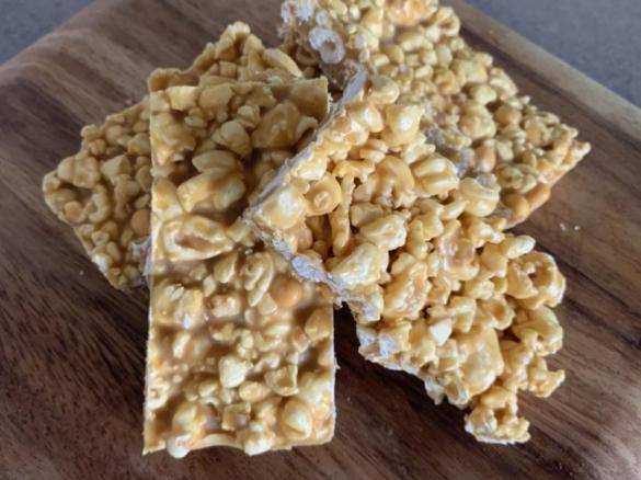 Peanut butter and popcorn muesli bars