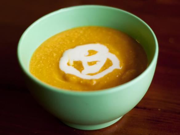 Quick Carrot & Cashew Soup