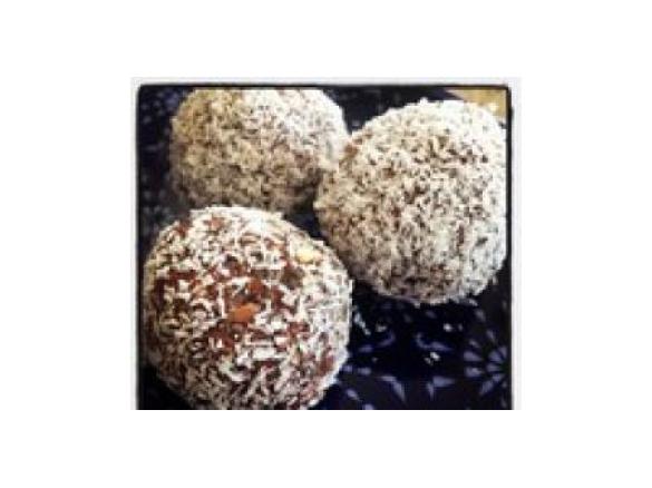 Cocao and coconut balls (with dried fruit)