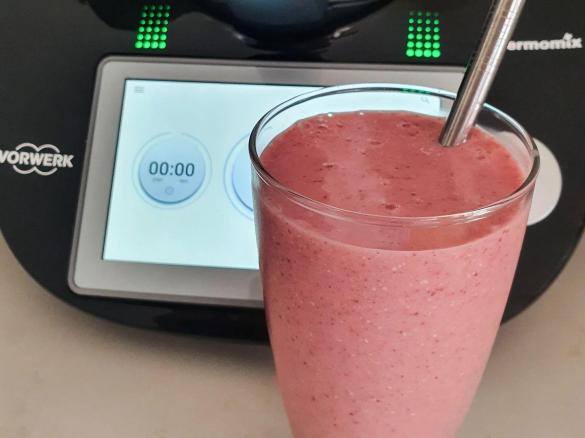 Berry & Banana Lactation Smoothie