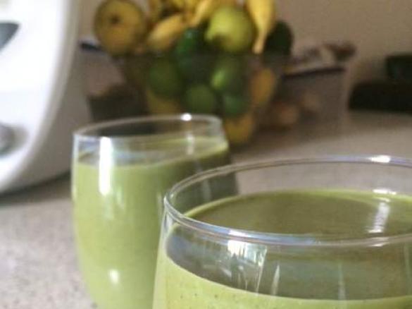 Acai, Banana, Coconut Green Smoothie