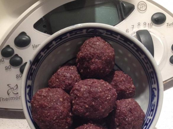 Raw, nut free cacao bliss balls