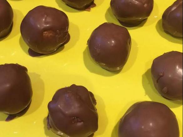 BOUNTY BALLS  (COCONUT ) 