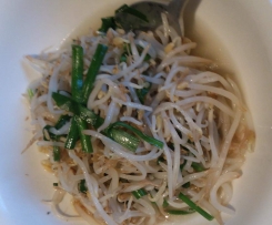 Quick vegetable stir fry: bean sprouts