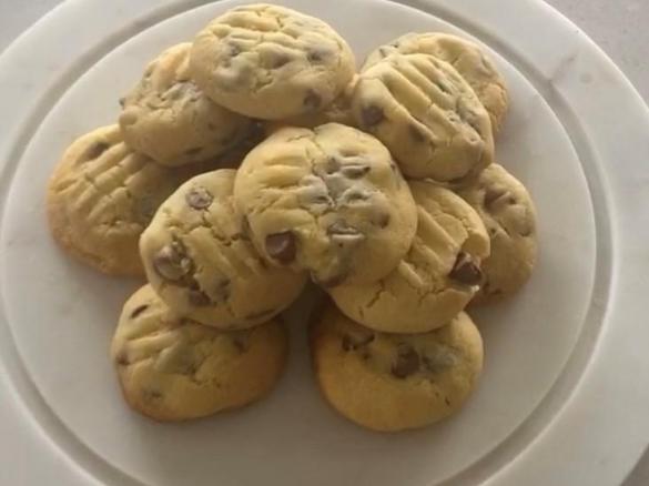 Nan's Choc Chip Biscuits