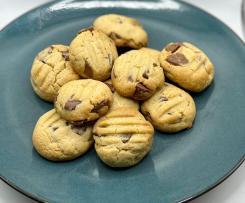 LISA'S CHOC CHIP BISCUITS