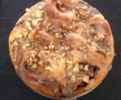 Apple and Cinnamon Scrolls/ Pull Apart