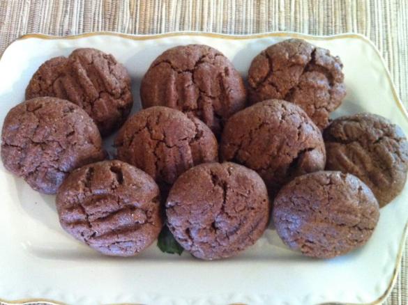 Easy chocolate cookies with choc chips