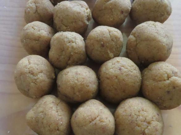 No Bake Pumpkin Bites (or Pumpkin Cookie Balls to entice the toddler!)