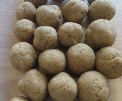 No Bake Pumpkin Bites (or Pumpkin Cookie Balls to entice the toddler!)