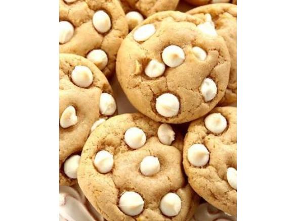 White chocolate and macadamia nut cookies